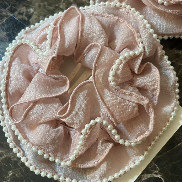 Hand Designed Light Pink Comb Scrunchie - Picture 5 of 7